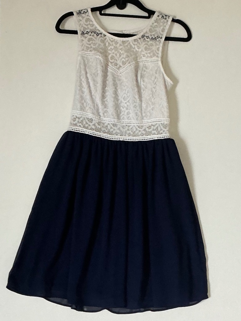 A. Byer sleeveless fit flare white lace bodice navy chiffon skirt girls size 5